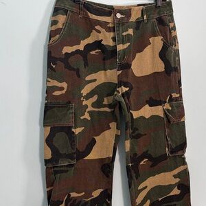So Me juniors camo print cargo jeans, size XL